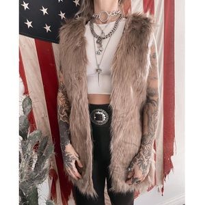 Vintage faux fur vest, a 70s must have !